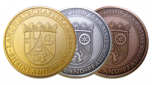 Medaillen der Landwirtschaftskammer Rheinland-Pfalz, 25 Goldmedaillen und 18 Silbermedaillen für Ruppert Deginther